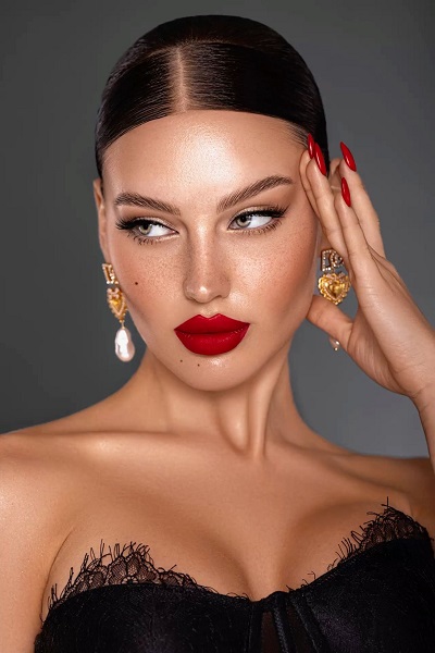 حمرة حمراء وبساطة مدروسة… إطلالة عيد الحب لعام 2026 كما لم نرها من قبل